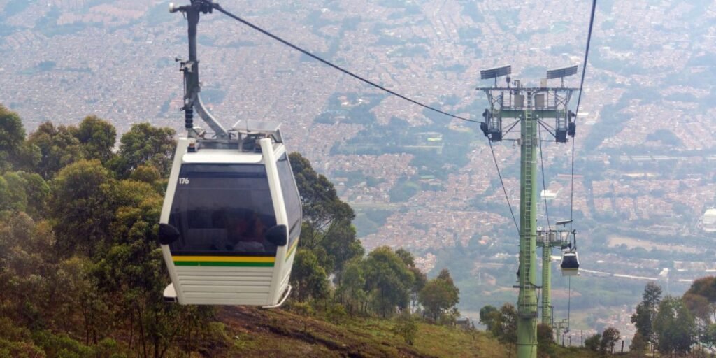 qué hacer en Medellín - Ver la ciudad desde el Metrocable