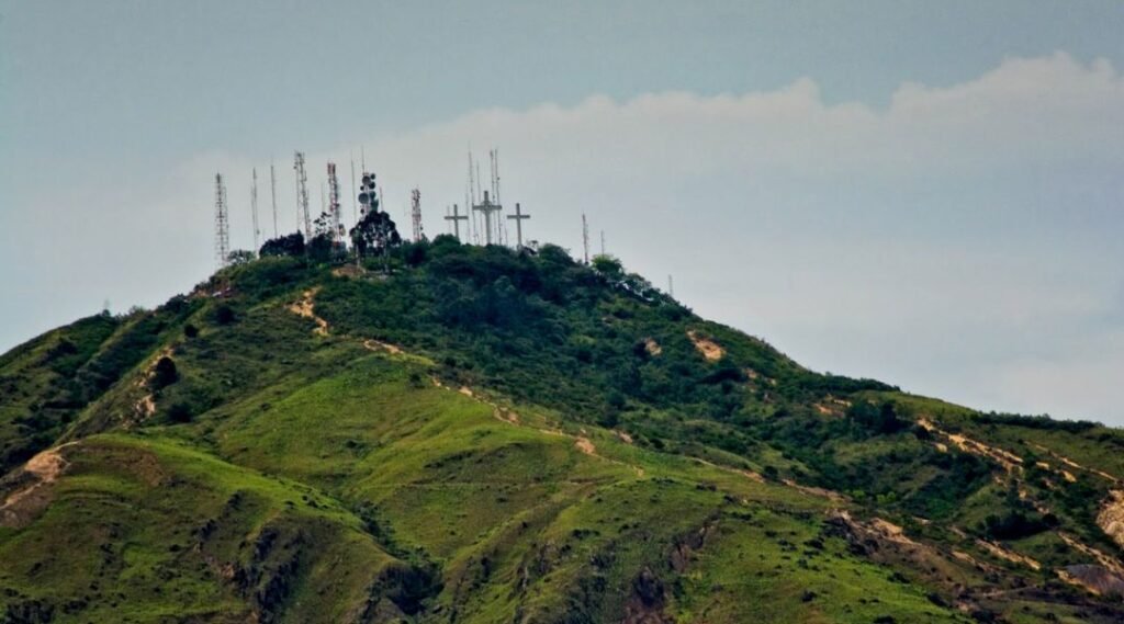 Hacer gratis Visitar el Cerro de las Tres Cruces