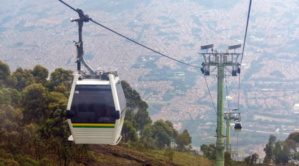 Recorrer Medellín en metro, metrocable y tranvía